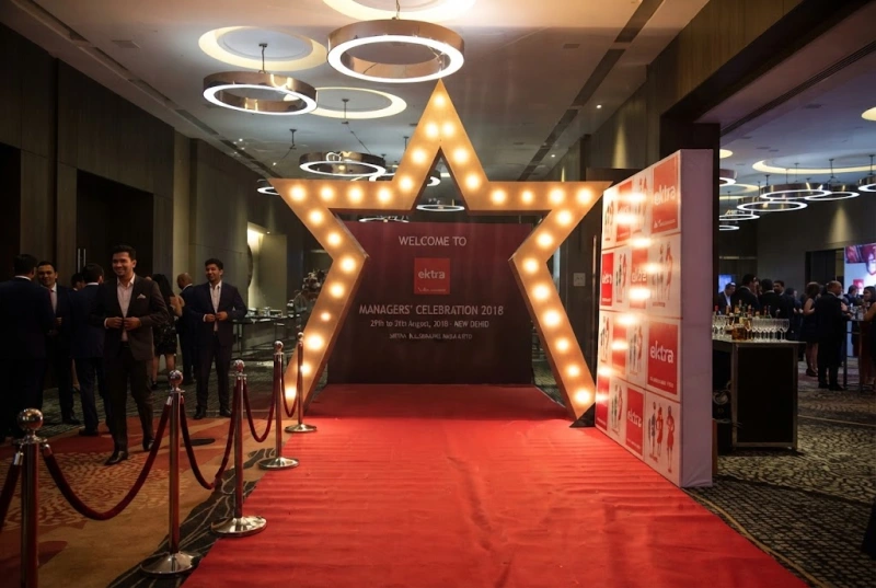 Noleggio Arco Stella Luminosa Stile Hollywood